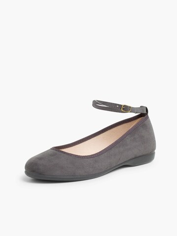 Ballerina di Pisamonas in grigio: frontale
