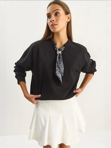 Bianco LucciSweater majica - crna boja: prednji dio