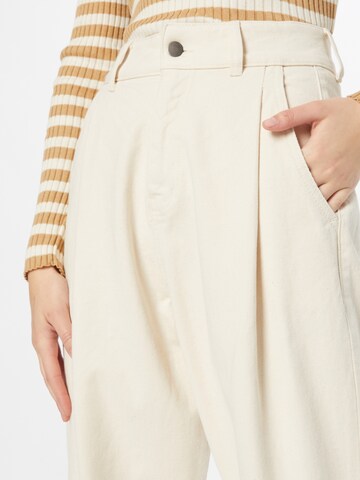 People Tree Tapered Pleat-front trousers 'Alexis' in Beige