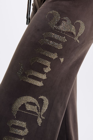 Juicy Couture - Loosefit Pantalón 'OLD GOTHIC' en marrón