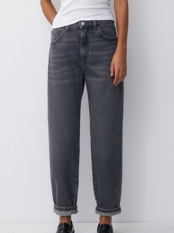 Pull&Bear Tapered Jeans in Grau: Vorderseite