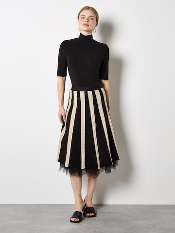 Gonna di Apricot in nero