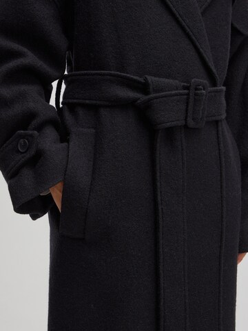 Manteau mi-saison 'Eilika' EDITED en noir