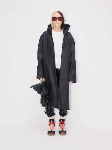 ABOUT YOU REBIRTH STUDIOS Toiminnallinen takki 'WET' värissä musta: edessä