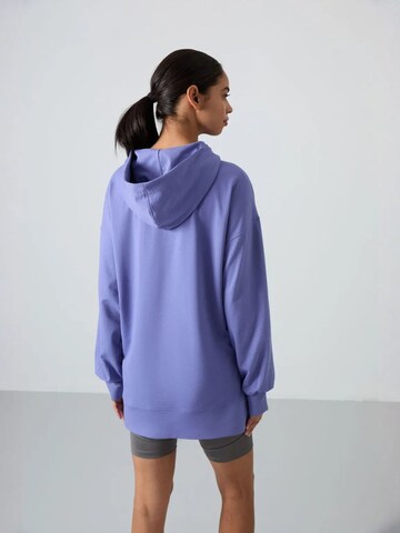Tommy Life Sweatshirt in Purple