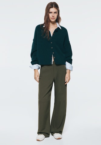 Wide leg Pantaloni cutați de la Pull&Bear pe verde