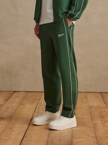 DAN FOX APPAREL Regular Broek 'Maddox' in Groen: voorkant