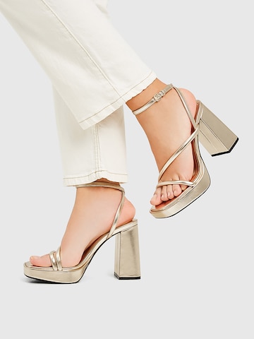 Pull&Bear Sandal i guld