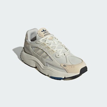 ADIDAS ORIGINALS Trampki niskie 'Ozmillen' w kolorze beżowy
