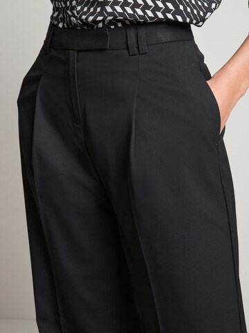 Wide leg Pantaloni cutați de la Next pe negru