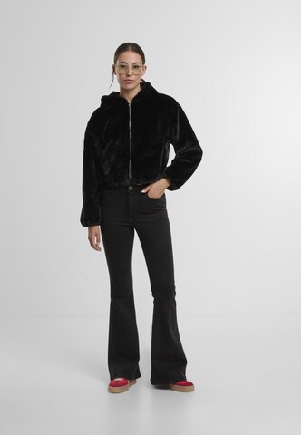 Urban Classics Демисезонная куртка в Черный