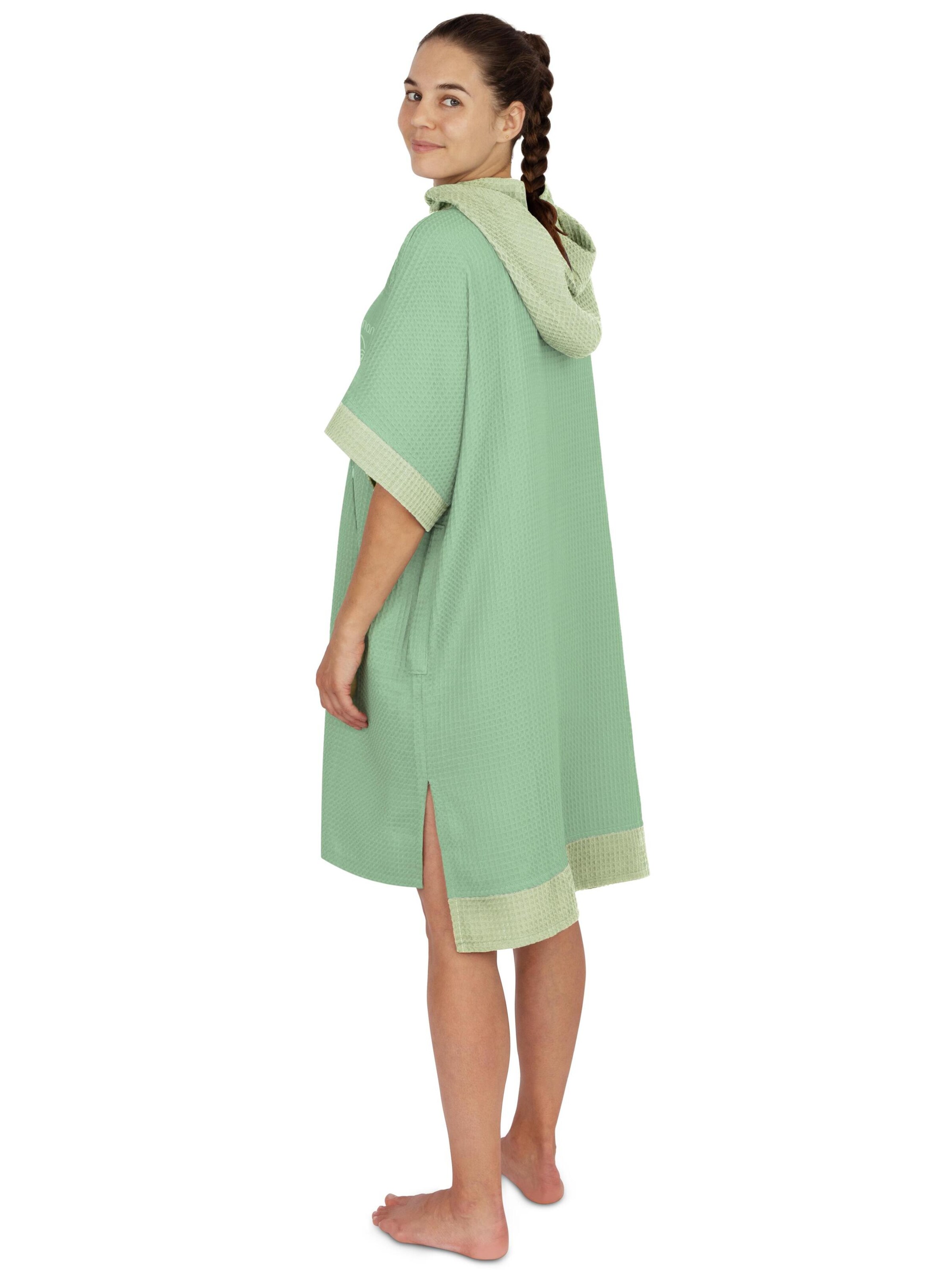 normani Badjas lang  in Groen