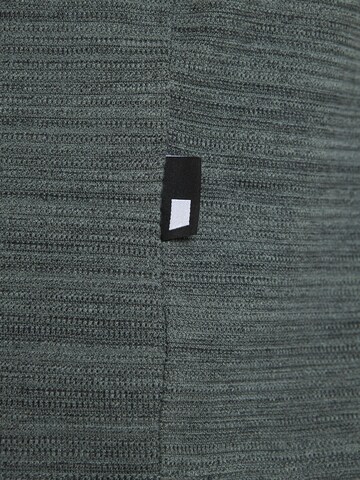 CHASIN' Shirt in Grün