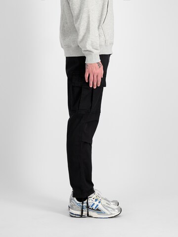ALPHA INDUSTRIES - regular Pantalón cargo en negro