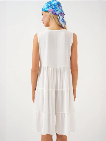 Bigdart Dress in White