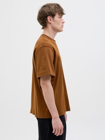 JACK & JONES - Camiseta 'JJEURBAN EDGE' en marrón