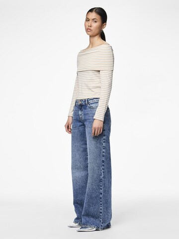 T-shirt 'LAYA' PIECES en beige