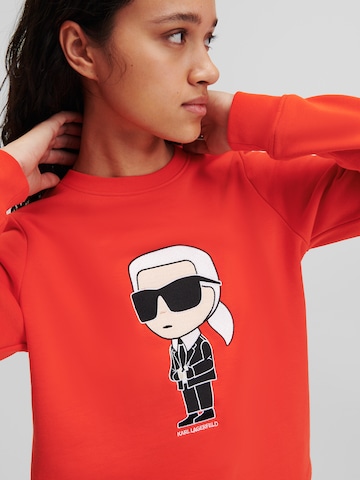 Bluză de molton 'Ikonik 2.0' de la Karl Lagerfeld pe roșu