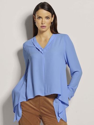 MADELEINE Blouse in Blauw: voorkant