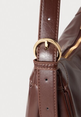 ABOUT YOU Shoulder Bag in Brown