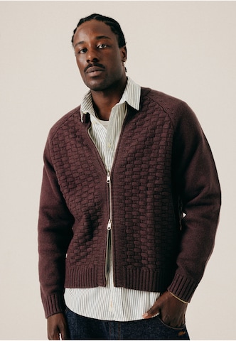 BLKVIS Gebreid vest in Bruin: voorkant