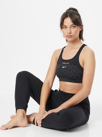 NIKE Tapered Sportbyxa i svart