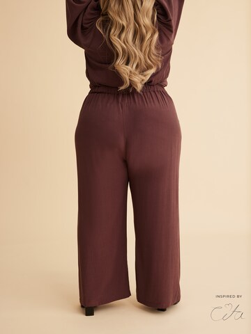 Guido Maria Kretschmer Curvy Regular Hose 'Imen' inspired by Cita in Braun