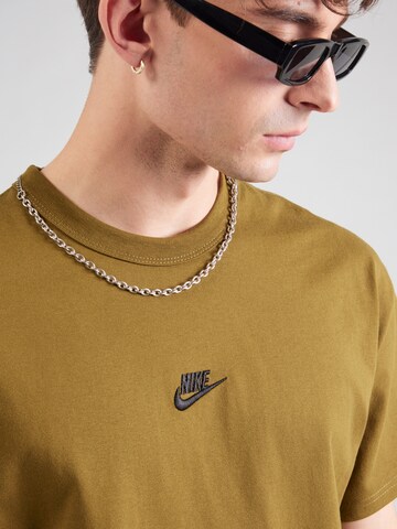 Nike Sportswear T-Shirt 'Ess' in Grün