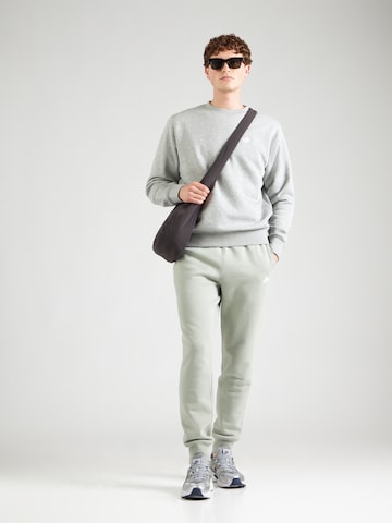 Nike SportswearTapered Hlače 'CLUB' - zelena boja