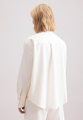 Chemisier 'Schwarze Rose' SEIDENSTICKER en blanc