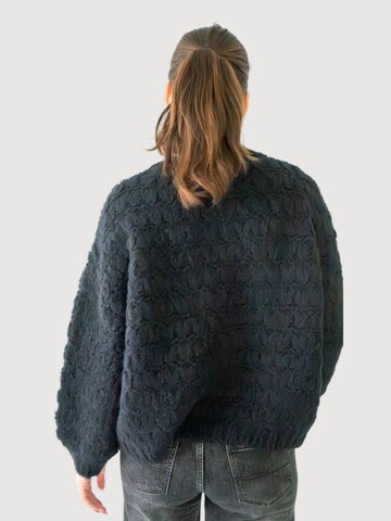 WEARABLE STORIES Sweater 'Simona' in Black