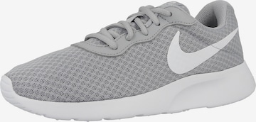 Baskets basses 'Tanjun' Nike Sportswear en gris : devant