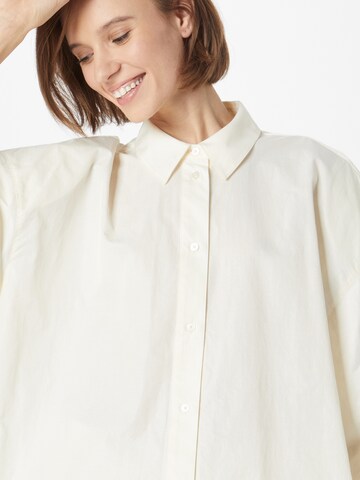 Oval Square Blouse 'Shot' in White