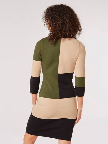 Robe ' ' Apricot en vert
