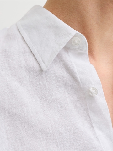 Coupe regular Chemise 'JPRBLALAWRENCE' JACK & JONES en blanc