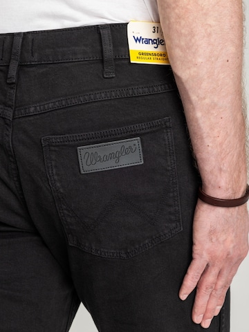regular Jeans 'Wrangler Greensboro Black Rinse 112362309' di WRANGLER in nero