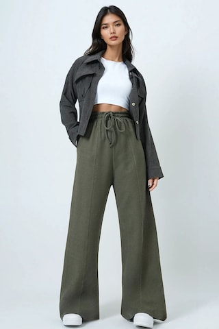 Trend Alaçatı Stili Trousers with creases in Green: front