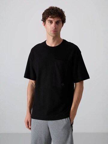 Tommy Life T-Shirts in Schwarz: Vorderseite