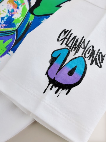 Tricou de la Next pe alb