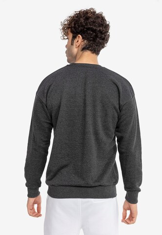 Redbridge Sweatshirt 'Richmond' in Grau