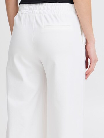 Wide leg Pantaloni con pieghe ' IHKate ' di ICHI in bianco