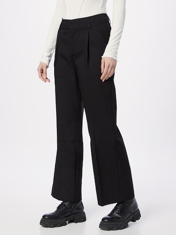 Gina Tricot Широка кройка Панталон с набор 'Tammie' в черно: отпред
