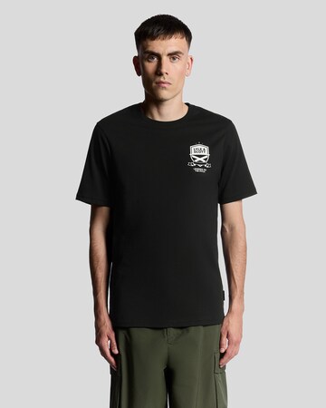 Lyle & Scott Paita 'Legends On The Pitch' värissä musta: etupuoli