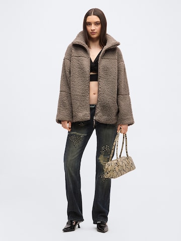 Gina Tricot Overgangsjakke 'Pile' i brun