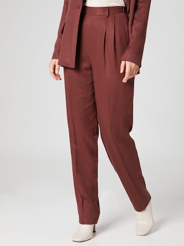 Guido Maria Kretschmer Collection Pleat-Front Pants 'Lea' in Brown: front