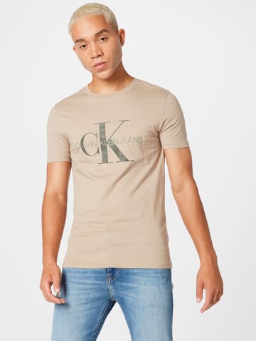 Coupe regular T-Shirt 'Monogram' Calvin Klein Jeans en beige : devant