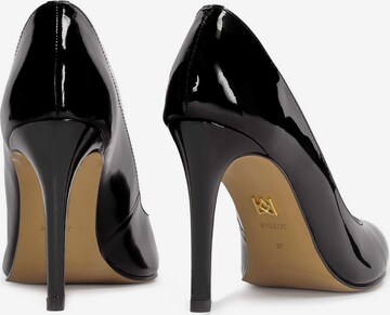 Kazar Pumps in Black