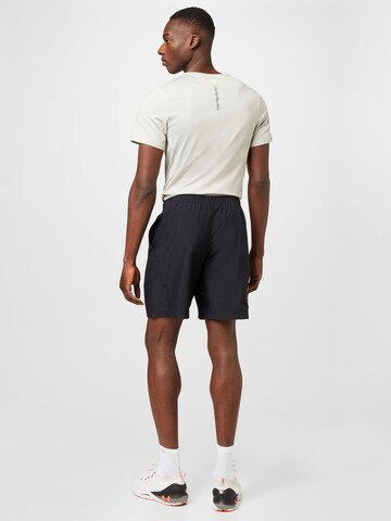 Regular Pantaloni sport de la UNDER ARMOUR pe negru