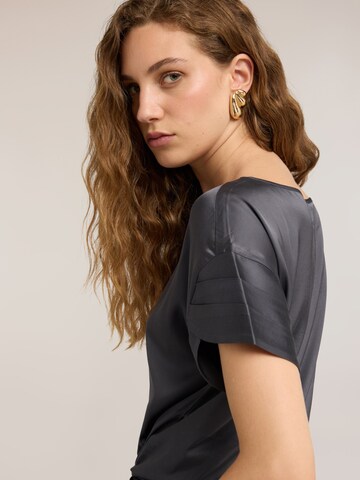 MOTIVI - Blusa en gris