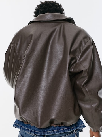 Pull&Bear Tussenjas in Bruin